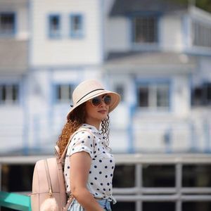 Meet your Posher, Farnaz